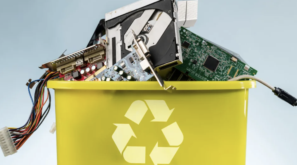 المساهمة في مشروع تكهين الأجهزة القديمة وتوثيقها بالتنسيق مع الجهات المختصة بالمركز